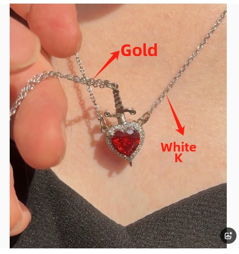 Tarptautinis perkamiausias Valentino dienos dovanų rinkinys su „Strėle per širdį“ – rubino ir meilės durklo, deimanto ir raktikaulio grandinėle