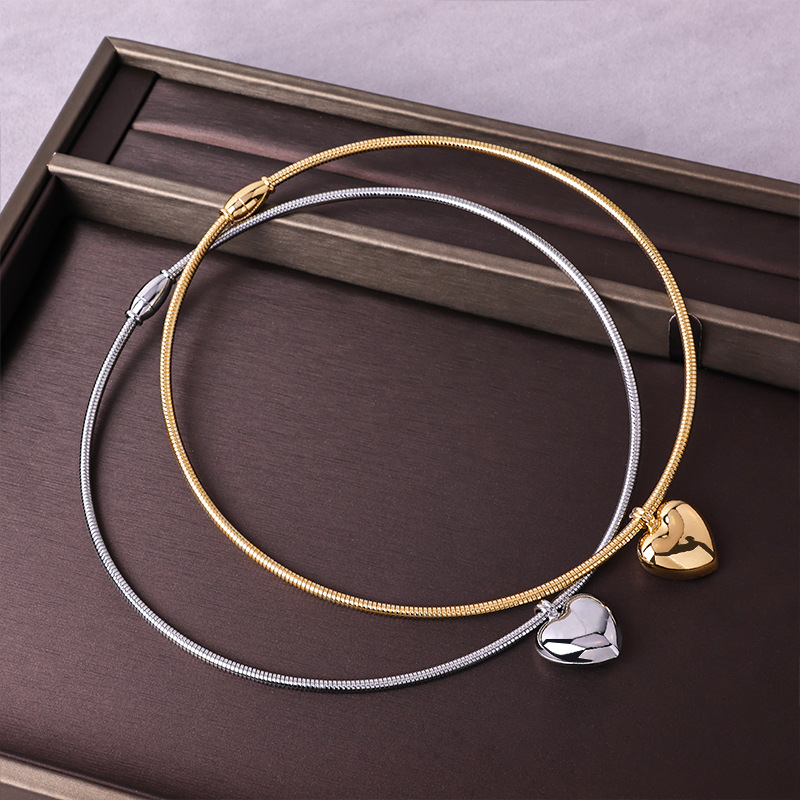 Europos ir Jungtinių Valstijų tarpvalstybinis blizgus meilės magnetinis vėrinys šalto vėjo sferinis širdies pakabukas gyvatės kaulo grandinėlės pakabukas antkaklis