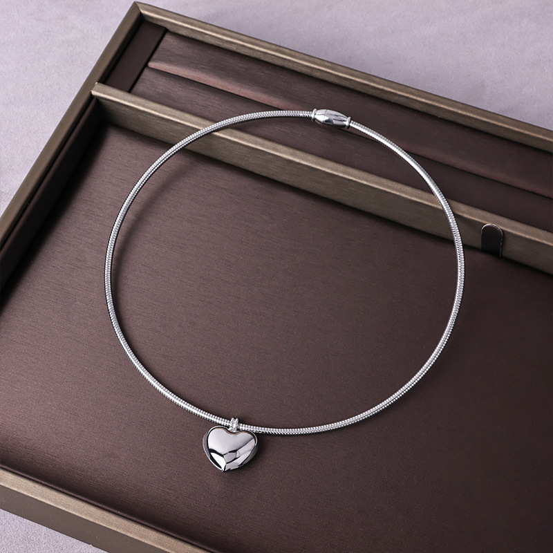 Europos ir Jungtinių Valstijų tarpvalstybinis blizgus meilės magnetinis vėrinys šalto vėjo sferinis širdies pakabukas gyvatės kaulo grandinėlės pakabukas antkaklis