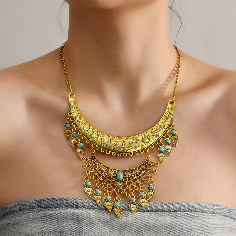 Euroopa ja Ameerika tuntud retrohõnguliste kaelakeede uus moodne luksuslik liialdatud teemantidega kaunistatud naiste rangluukettide ehete hulgimüük