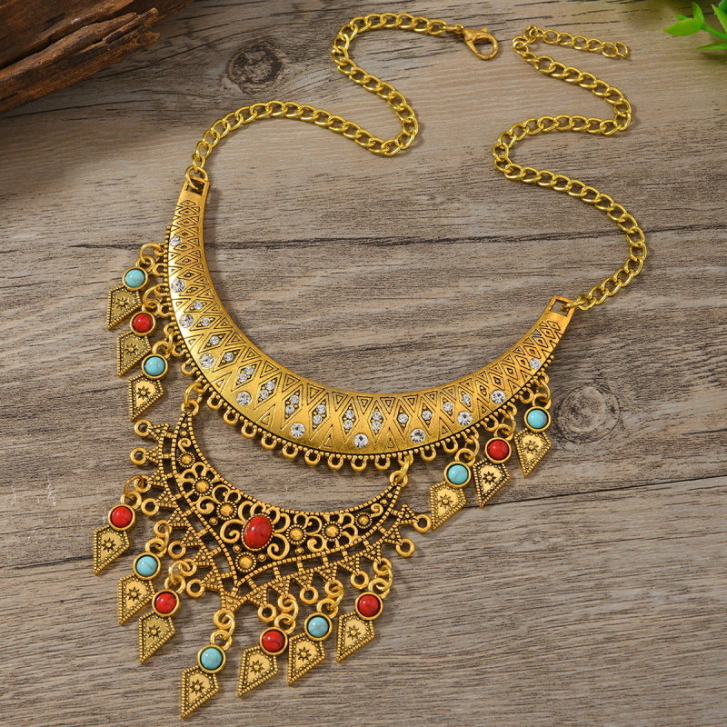 Euroopa ja Ameerika tuntud retrohõnguliste kaelakeede uus moodne luksuslik liialdatud teemantidega kaunistatud naiste rangluukettide ehete hulgimüük