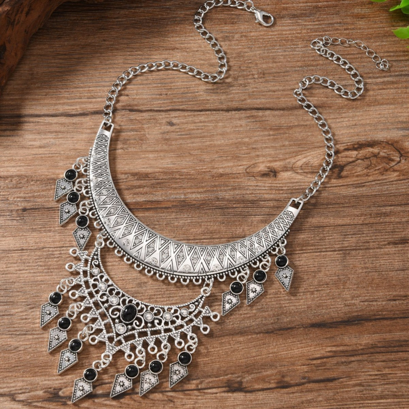 Euroopa ja Ameerika tuntud retrohõnguliste kaelakeede uus moodne luksuslik liialdatud teemantidega kaunistatud naiste rangluukettide ehete hulgimüük