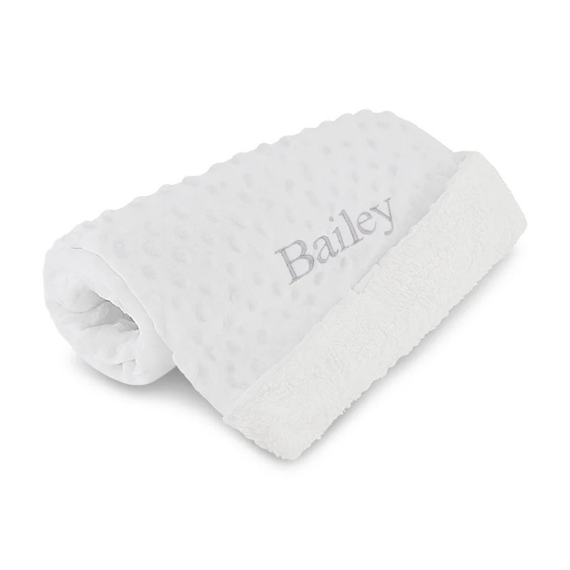 Piiriülene ja populaarne isikupärastatud tikandiga pressitud vahust kahekihiline tekk, beebimüts, samettekk, autoteki tikandid