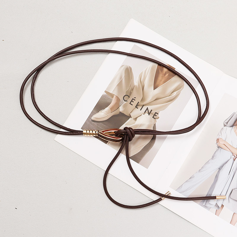 Nahast köievöö, naiste vöököis, seeliku ja kampsuni, sulejope ja mantli mood 2024. aasta uus sügis- ja talvetihe vöökate