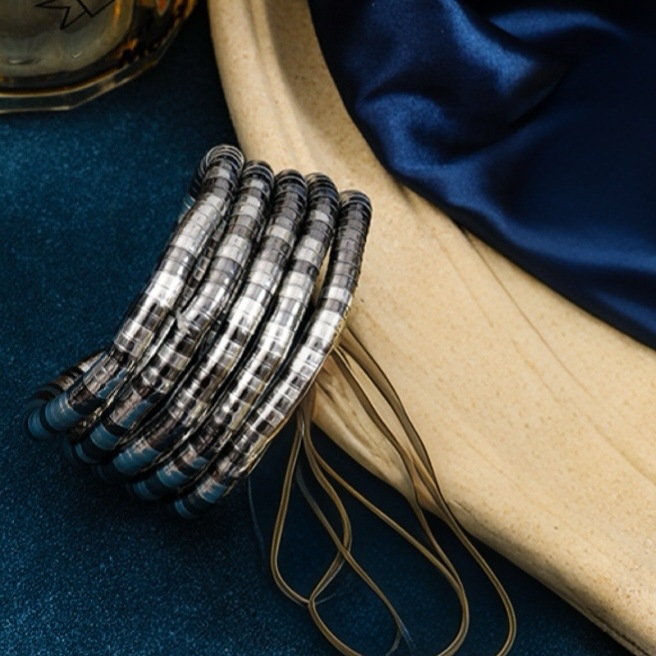 Peata pimedus Lahe Suu Vabaaja Kuju Luksuslik Kaelakee Käevõru Euroopa ja Ameerika Liialdatud Mao Kuju Reguleeritav Kaelakee