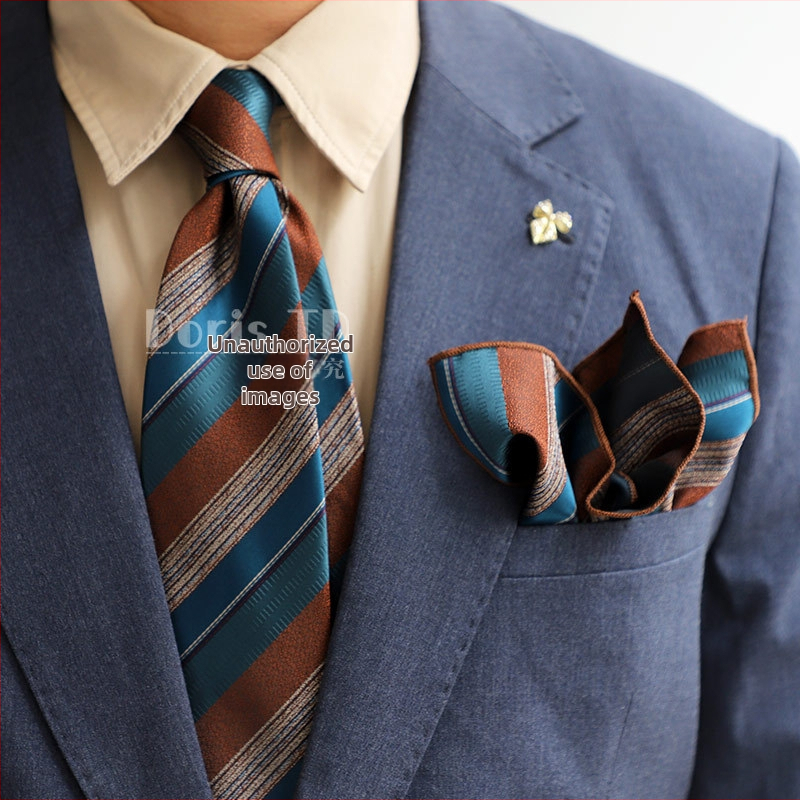 Vintažinio kontrastingos spalvos dryžuotas britiškas atmosferinis kaklaraiščio vyriškas kišeninis rankšluosčių komplektas korėjietiško stiliaus verslo džentelmeno gamyklos vietoje suknelė