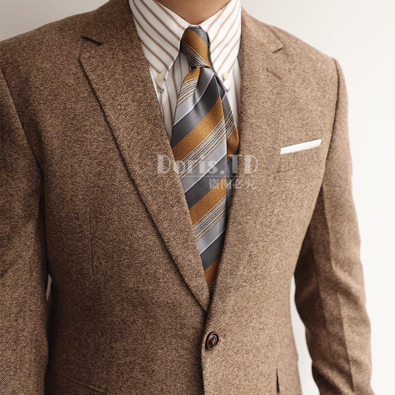 Vintažinio kontrastingos spalvos dryžuotas britiškas atmosferinis kaklaraiščio vyriškas kišeninis rankšluosčių komplektas korėjietiško stiliaus verslo džentelmeno gamyklos vietoje suknelė