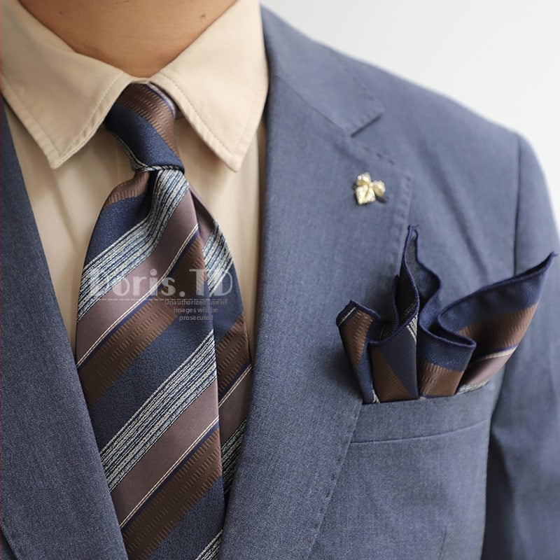 Vintažinio kontrastingos spalvos dryžuotas britiškas atmosferinis kaklaraiščio vyriškas kišeninis rankšluosčių komplektas korėjietiško stiliaus verslo džentelmeno gamyklos vietoje suknelė