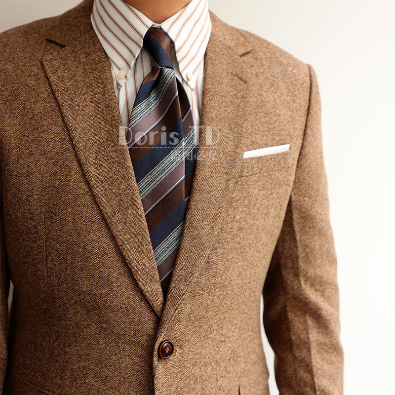 Vintažinio kontrastingos spalvos dryžuotas britiškas atmosferinis kaklaraiščio vyriškas kišeninis rankšluosčių komplektas korėjietiško stiliaus verslo džentelmeno gamyklos vietoje suknelė