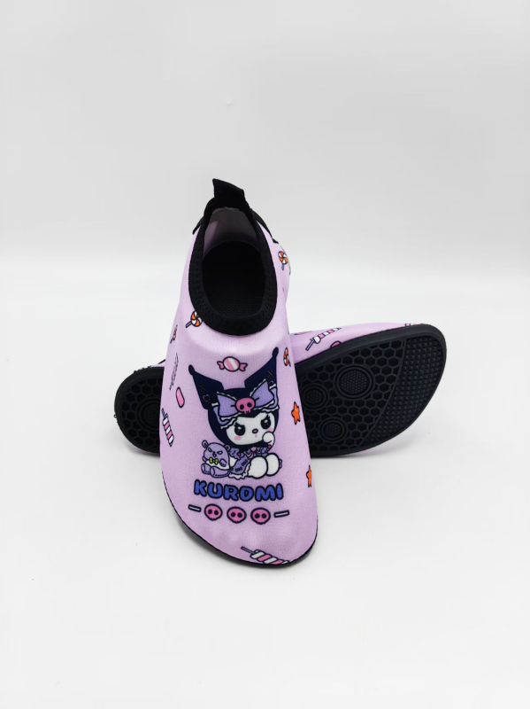 Piiriülesed laste rannajalatsid, libisemiskindla pehme tallaga Sanrio Kuromi veejalatsid, sisespordi libisemiskindlad veejalatsid