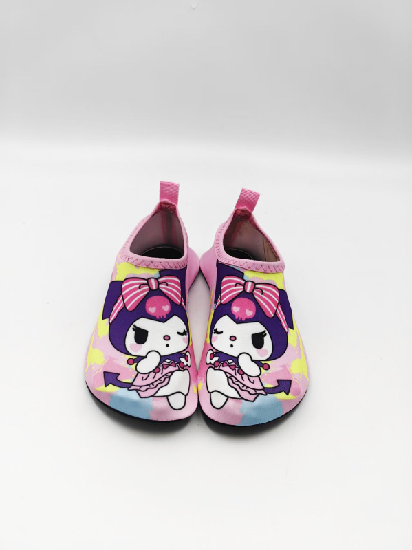 Piiriülesed laste rannajalatsid, libisemiskindla pehme tallaga Sanrio Kuromi veejalatsid, sisespordi libisemiskindlad veejalatsid