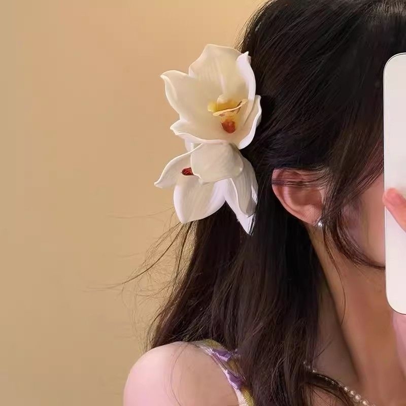 Plaukų aksesuarų segtukas pakaušiui, ankstyvo pavasario šukuosenai, itin tikroviška fėjos tekstūros segtukas, ryklio letenos formos segtukas, orchidėjos žiedo formos segtukas šukuosenai