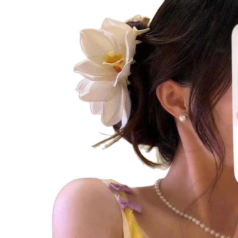 Plaukų aksesuarų segtukas pakaušiui, ankstyvo pavasario šukuosenai, itin tikroviška fėjos tekstūros segtukas, ryklio letenos formos segtukas, orchidėjos žiedo formos segtukas šukuosenai