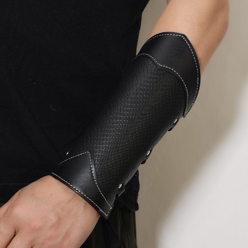 Határokon átnyúló, népszerű ékszerek, személyre szabott menetes szegecsek, bőr csuklóvédők, európai és amerikai férfi íjász karvédők, divatos motorkerékpár-kiegészítők