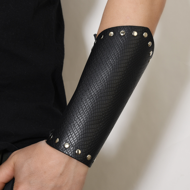 Határokon átnyúló, népszerű ékszerek, személyre szabott menetes szegecsek, bőr csuklóvédők, európai és amerikai férfi íjász karvédők, divatos motorkerékpár-kiegészítők