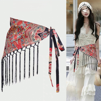 Aukštos klasės puokštė su plačiu juosmeniu, hiphopo šokėjos mados dekoratyvinė suknelė, bohemiškas etninis trikampio formos klubų šalikas