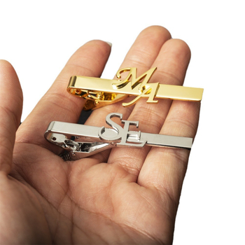 Isikupärastatud meeste topelttähega ülikonna lipsuklamber, piiriüleste plahvatuste moe initsiaaltäht, peigmehe pulmalipsuklambri aksessuaarid