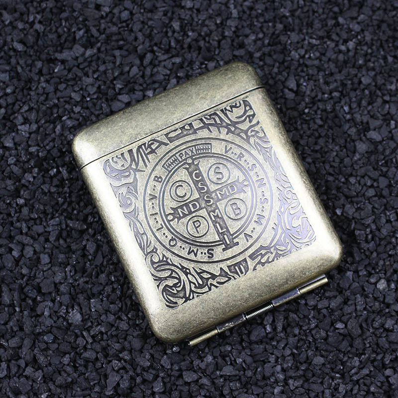 Kreatív Gangster 3 Nyitott 20 db-os Recézett Vintage Constantine Fém Cigaretta Csiptető Személyre Szabott Férfi Cigarettás Tok Külkereskedelemmel