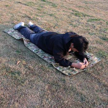 Āra aprīkojuma pārnēsājamais paklājiņš motociklu kempinga piknika paklājiņš saliekams ūdensizturīgs un mitrumizturīgs taktiskās apmācības maskēšanās šaušanas paklājiņš