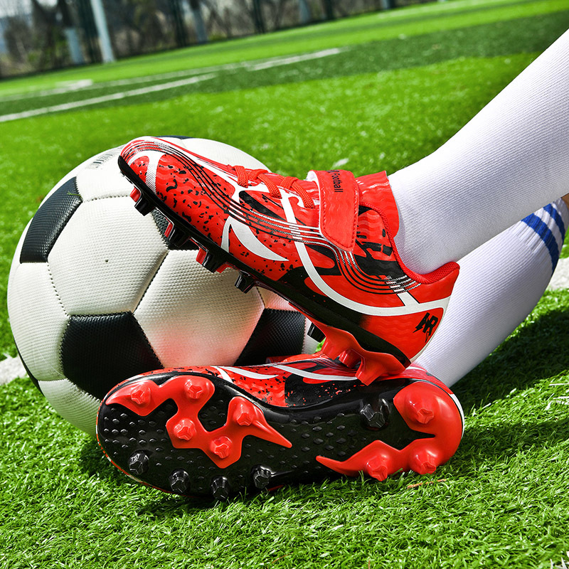 Pārrobežu vairumtirdzniecības bērnu futbola apavi ar garajām radzēm, mākslīgā zāliena sacensībām, vīriešu un sieviešu studentu bērnu treniņu apavi ar salauztām radzēm