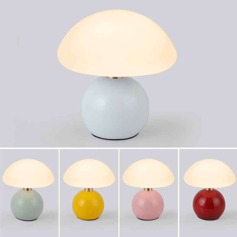 Stolová lampa vo francúzskom krémovom štýle, spálňa, nočné svetlo s vysokou farebnou hodnotou, severské dievča, romantická svadobná dekorácia