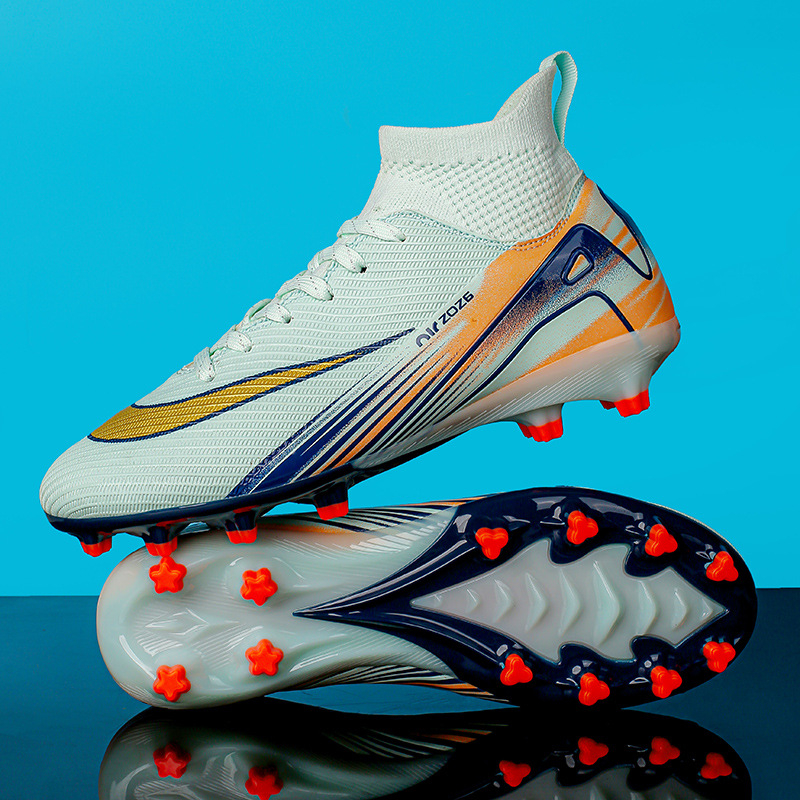 „Crossborder“ aukšti futbolo bateliai su nulaužtais nagais suaugusiems, vejos, žolės, nagų, odiniai, vyriški, jaunimo, studentų sportiniai, treniruočių bateliai.