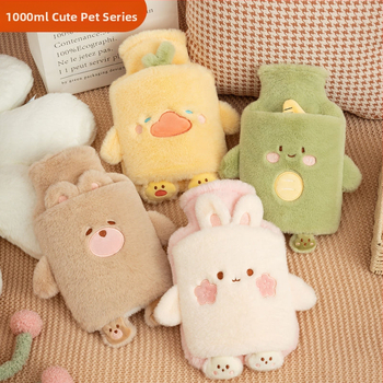 [Matu paaudze] karstā ūdens maisiņš ar ūdeni, pildot siltu vēderu, silts ūdens maisiņš, silta roka, dārgums, studenta vēders, mīlīgs, plīša