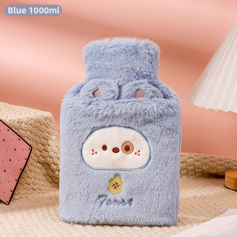 [Matu paaudze] karstā ūdens maisiņš ar ūdeni, pildot siltu vēderu, silts ūdens maisiņš, silta roka, dārgums, studenta vēders, mīlīgs, plīša