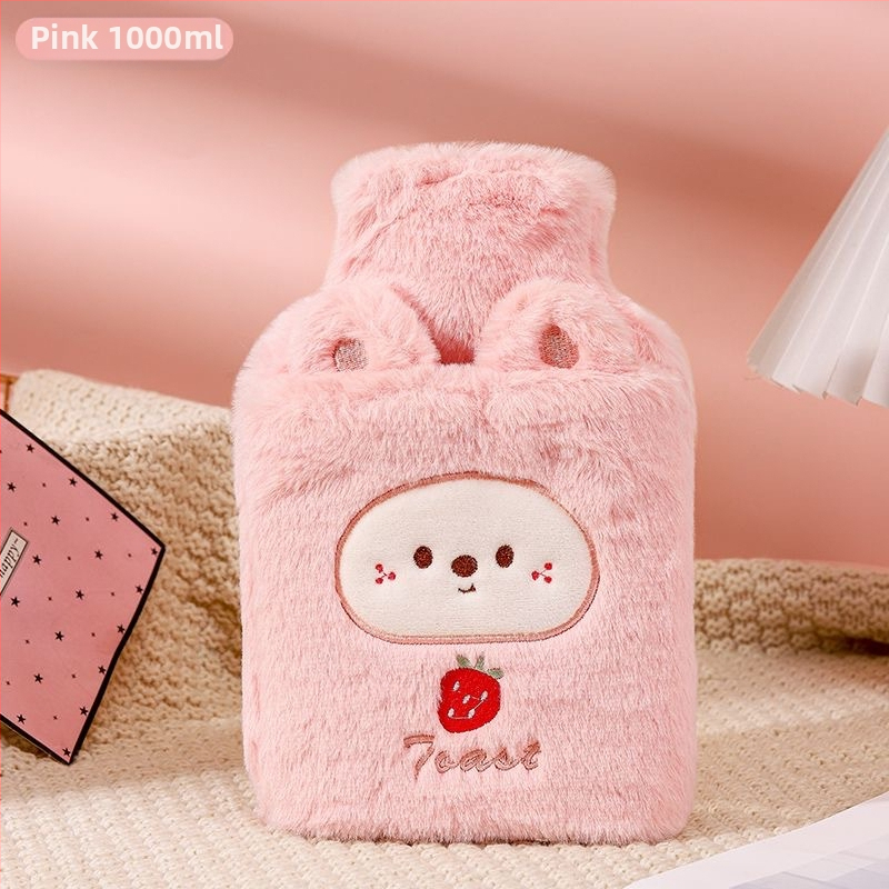 [Matu paaudze] karstā ūdens maisiņš ar ūdeni, pildot siltu vēderu, silts ūdens maisiņš, silta roka, dārgums, studenta vēders, mīlīgs, plīša