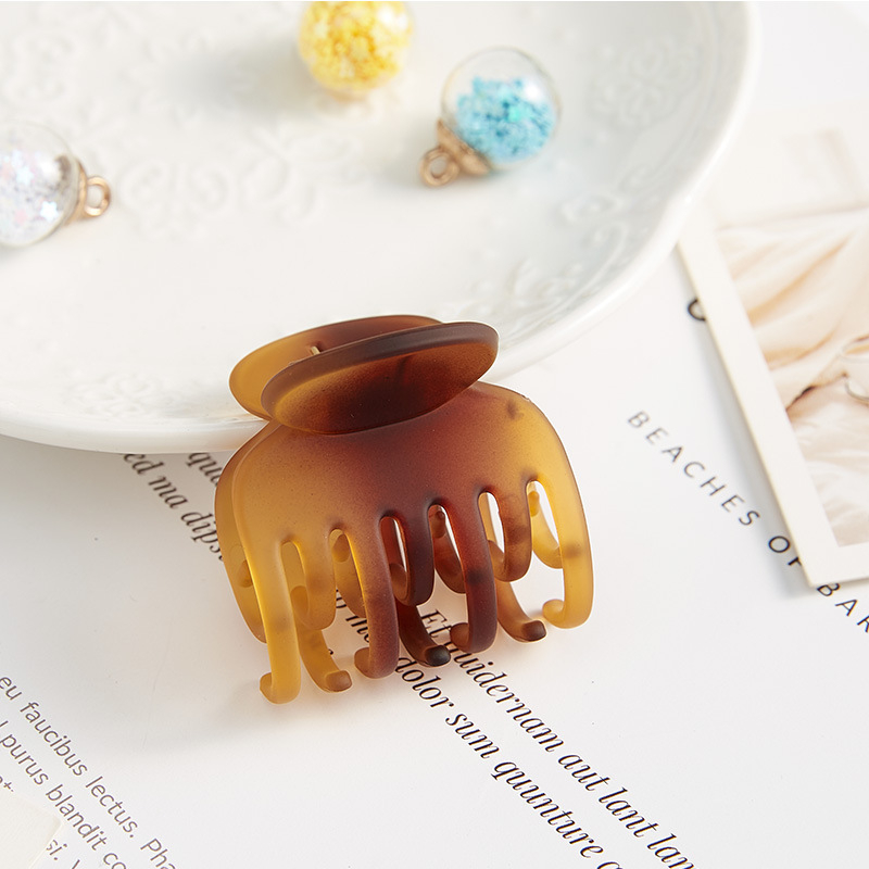 Aukštai surištų plaukų segtukas, dvigubo sluoksnio, dantukų laikiklis, raudonas galvos apdangalas, mažo dydžio, ryklio segtukas, plaukų segtukas