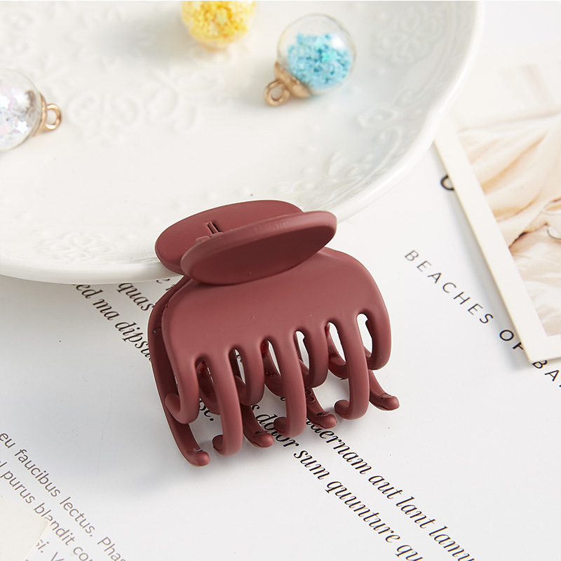 Aukštai surištų plaukų segtukas, dvigubo sluoksnio, dantukų laikiklis, raudonas galvos apdangalas, mažo dydžio, ryklio segtukas, plaukų segtukas