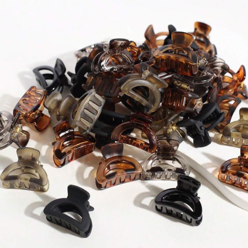 Kryžminis kostiumas su matiniu kraštu, mažo dydžio segtukas, stačiakampis ryklio segtukas, kirpčiukai, sudužęs segtukas, mažas segtukas moterims.