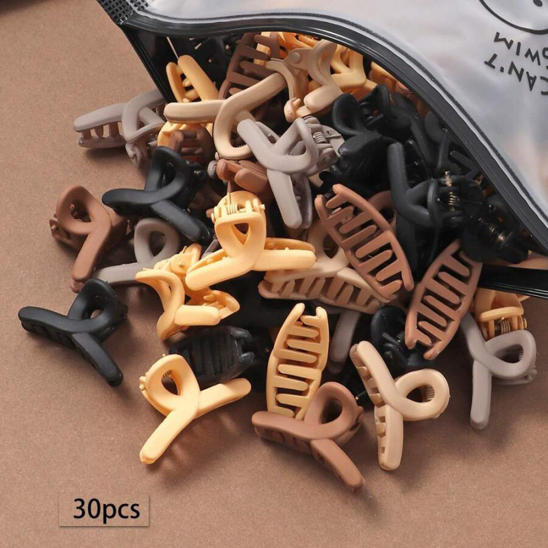 Kryžminis kostiumas su matiniu kraštu, mažo dydžio segtukas, stačiakampis ryklio segtukas, kirpčiukai, sudužęs segtukas, mažas segtukas moterims.