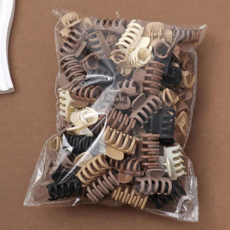 Kryžminis kostiumas su matiniu kraštu, mažo dydžio segtukas, stačiakampis ryklio segtukas, kirpčiukai, sudužęs segtukas, mažas segtukas moterims.