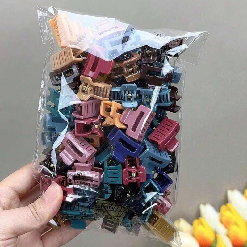 Kryžminis kostiumas su matiniu kraštu, mažo dydžio segtukas, stačiakampis ryklio segtukas, kirpčiukai, sudužęs segtukas, mažas segtukas moterims.