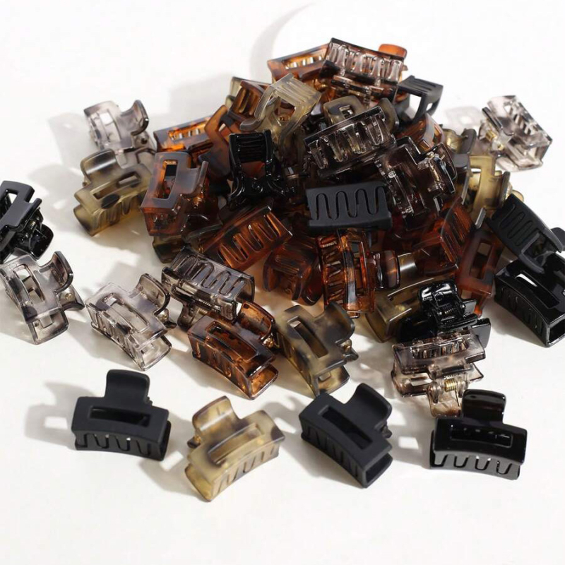 Kryžminis kostiumas su matiniu kraštu, mažo dydžio segtukas, stačiakampis ryklio segtukas, kirpčiukai, sudužęs segtukas, mažas segtukas moterims.