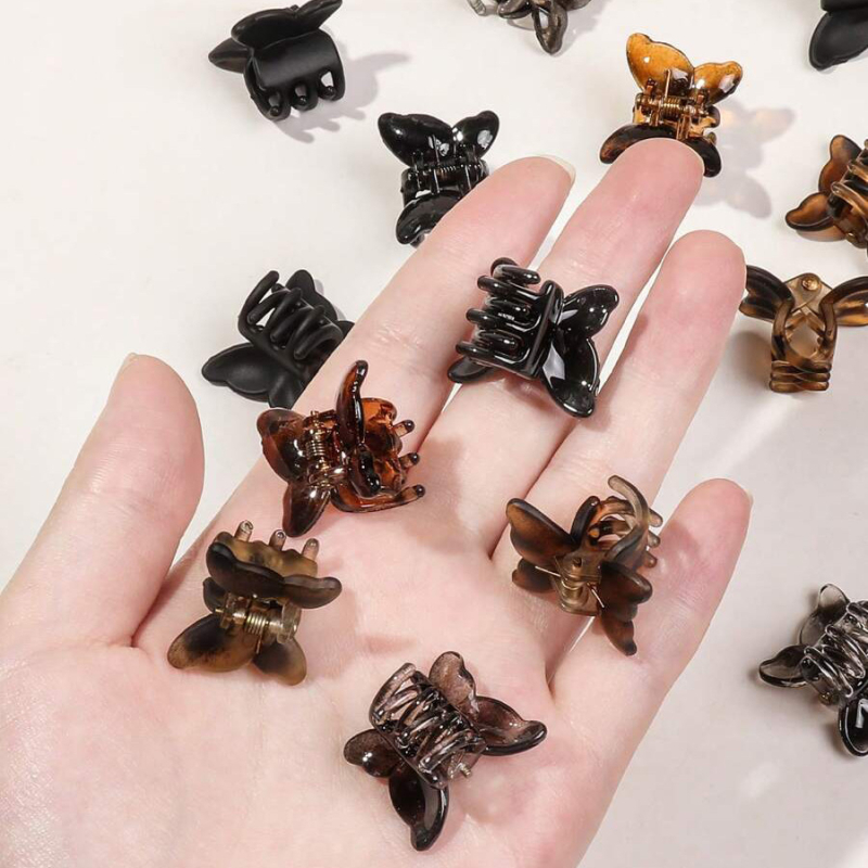 Kryžminis kostiumas su matiniu kraštu, mažo dydžio segtukas, stačiakampis ryklio segtukas, kirpčiukai, sudužęs segtukas, mažas segtukas moterims.