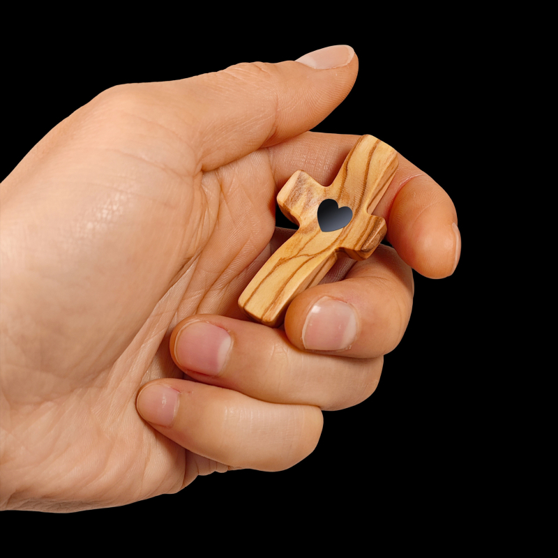 Täpiline pähklipuust rist rist mu südamesse Julgustuskingitus käeshoitav puidust kingitus