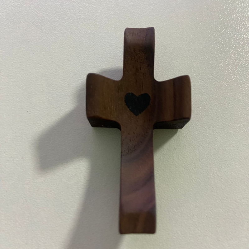 Täpiline pähklipuust rist rist mu südamesse Julgustuskingitus käeshoitav puidust kingitus