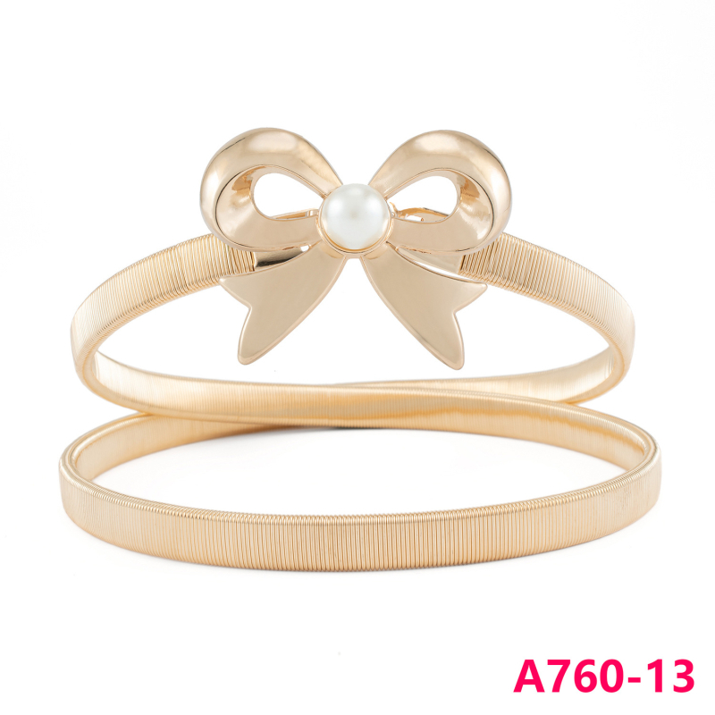 Trendikas naiste vöökett hulgimüügist. Uus mitmekülgne moodne vööaksessuaar. Tekstuuriga dekoratiivne naiste vöö.