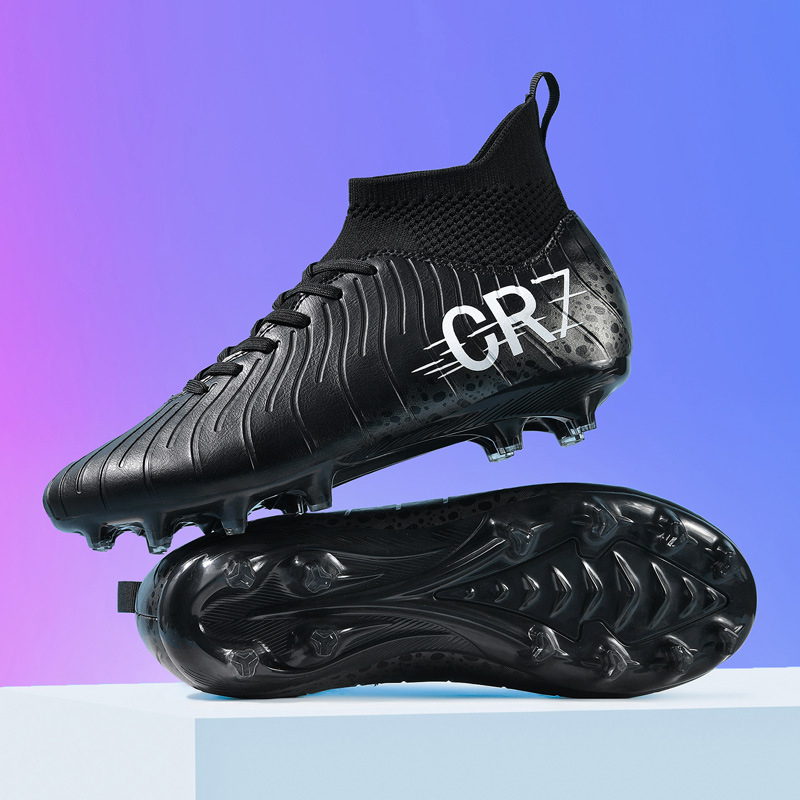 Nauji, tarpvalstybiniai, aukštakulniai futbolo bateliai su nulūžusiais dygliais, skirti dirbtinei žolei, odiniai futbolo bateliai berniukams ir mergaitėms, studentams, profesionaliems treniruočių kamuoliams.