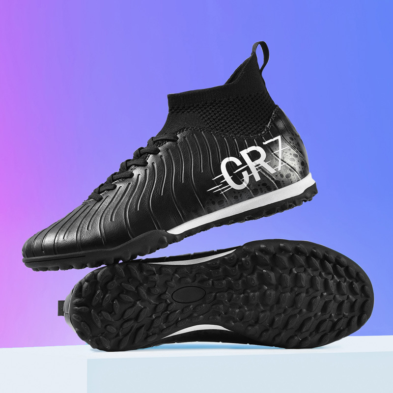 Nauji, tarpvalstybiniai, aukštakulniai futbolo bateliai su nulūžusiais dygliais, skirti dirbtinei žolei, odiniai futbolo bateliai berniukams ir mergaitėms, studentams, profesionaliems treniruočių kamuoliams.