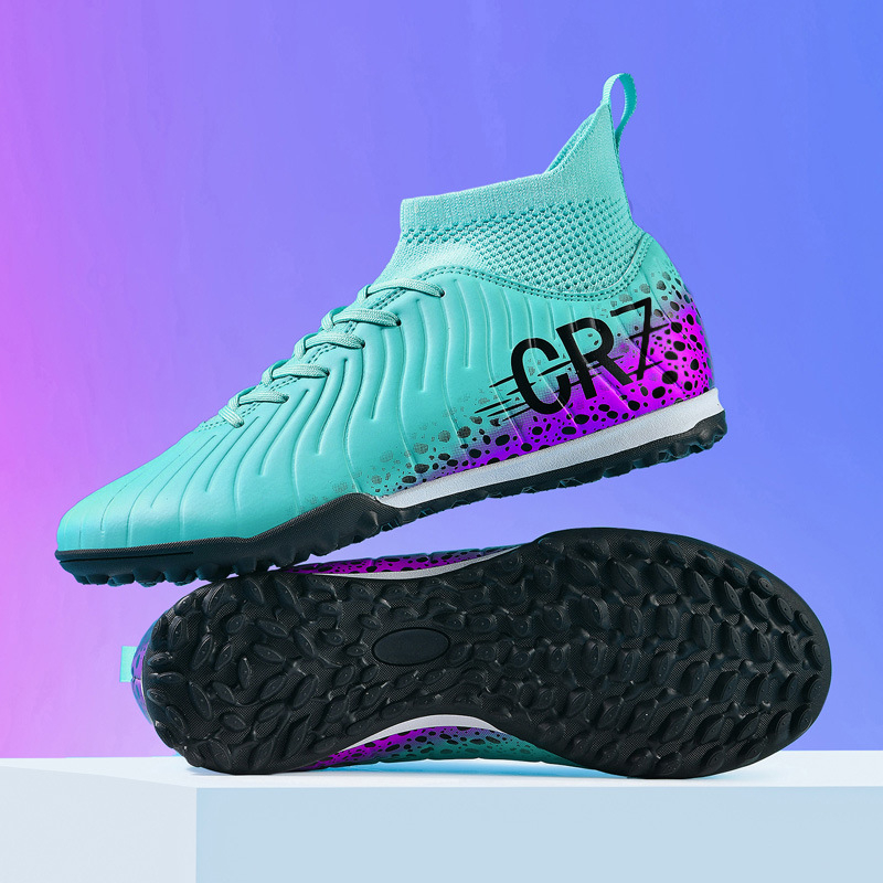 Nauji, tarpvalstybiniai, aukštakulniai futbolo bateliai su nulūžusiais dygliais, skirti dirbtinei žolei, odiniai futbolo bateliai berniukams ir mergaitėms, studentams, profesionaliems treniruočių kamuoliams.