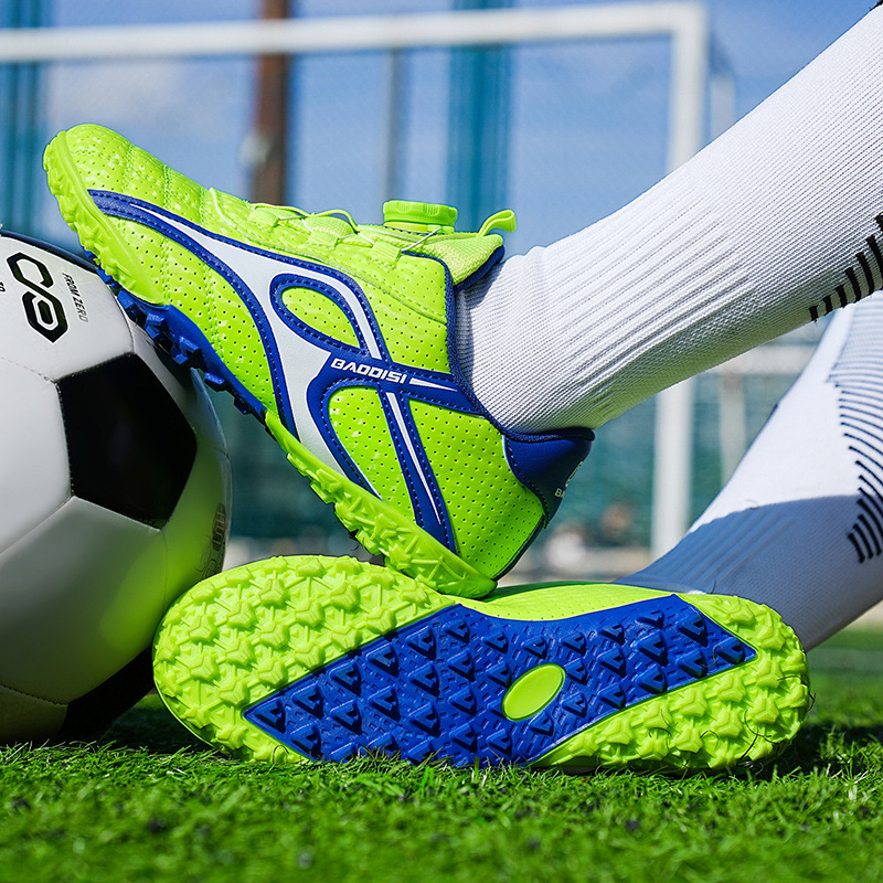 Jaunas bērnu futbola apavi studentiem zēniem TF sasmalcinātu nagu rotējošas sprādzes sieviešu treniņu apavi pārrobežu mākslīgā zāliena futbola apavi