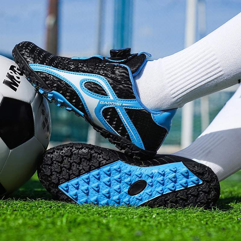 Jaunas bērnu futbola apavi studentiem zēniem TF sasmalcinātu nagu rotējošas sprādzes sieviešu treniņu apavi pārrobežu mākslīgā zāliena futbola apavi