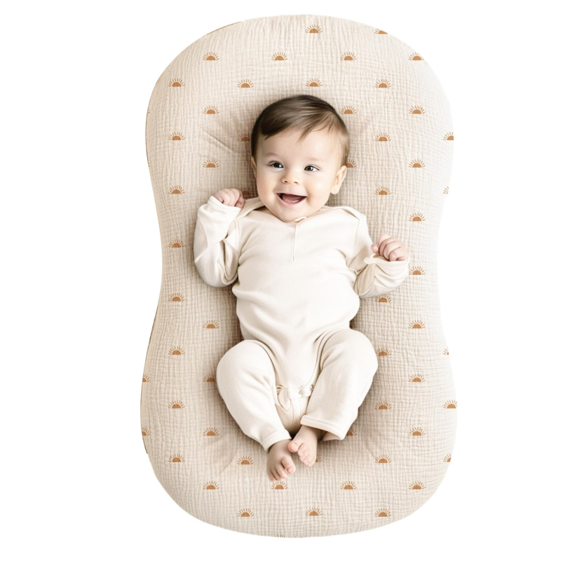 Gamykloje parduodamas sukurtų audinių kūdikių medvilninių verpalų lovos užtiesalų rinkinys, vienspalvis kūdikio lova, pilnai uždengta, dvisluoksnė medvilninių verpalų kvėpuojanti paklodė