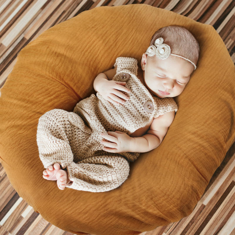 Gamykloje parduodamas sukurtų audinių kūdikių medvilninių verpalų lovos užtiesalų rinkinys, vienspalvis kūdikio lova, pilnai uždengta, dvisluoksnė medvilninių verpalų kvėpuojanti paklodė