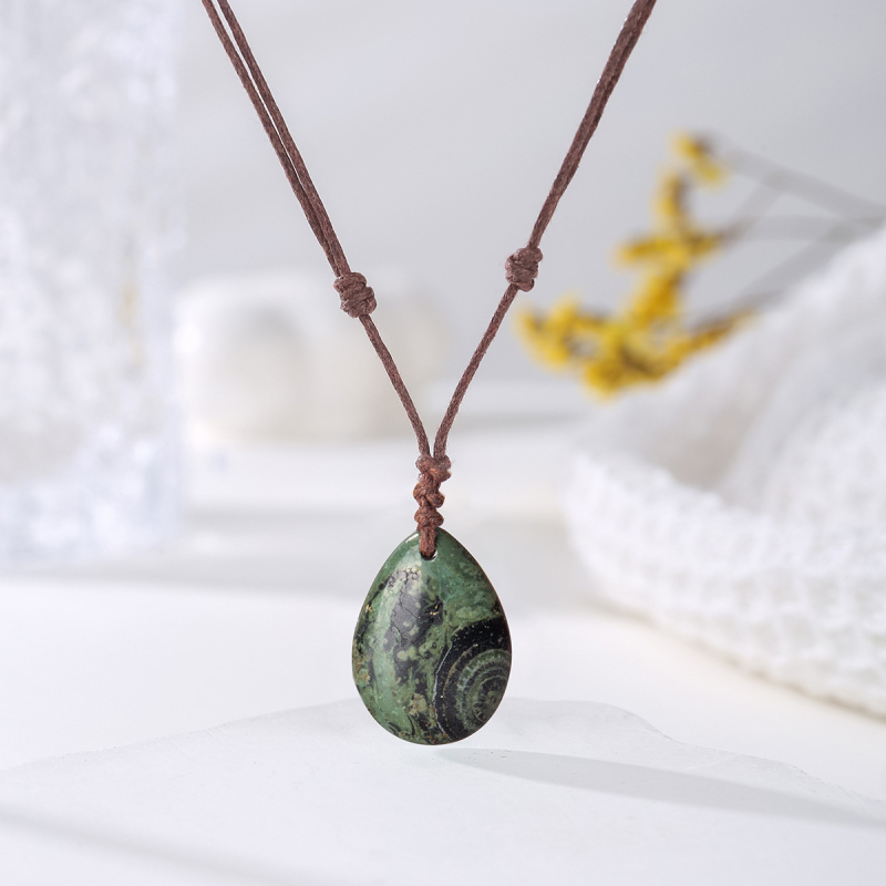 Piiriülene käsitsi kootud looduskivist kaelakee ripats ehtekivist kristall retro tilgakujuline Joker tehase hulgimüük