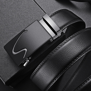 2025 új, kiváló minőségű öv, férfi klasszikus üzleti automata csatos öv, dombornyomott logóval ellátott férfi öv, nadrágszár