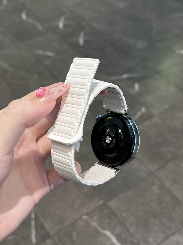 Sobib Huawei Gt5, Samsung Watch7, Xiaomi S4, Garmini kolme helmega silikoonist magnetiline tööriiete kellarihm 22 mm